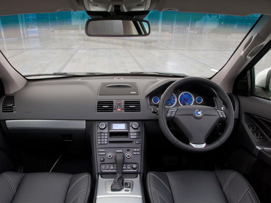  Volvo XC90 R-Design 2012 года  (UK) (фото 11 из 36)